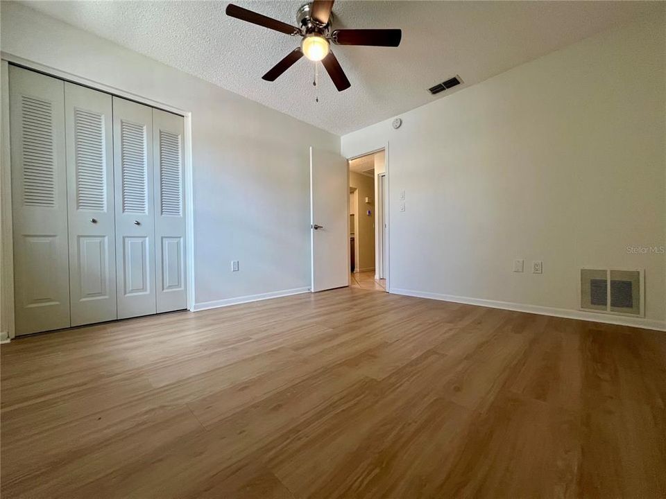 Active With Contract: $175,000 (2 beds, 2 baths, 930 Square Feet)