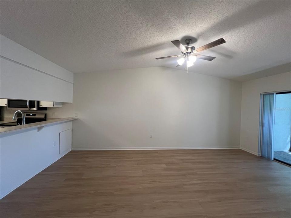 Active With Contract: $175,000 (2 beds, 2 baths, 930 Square Feet)