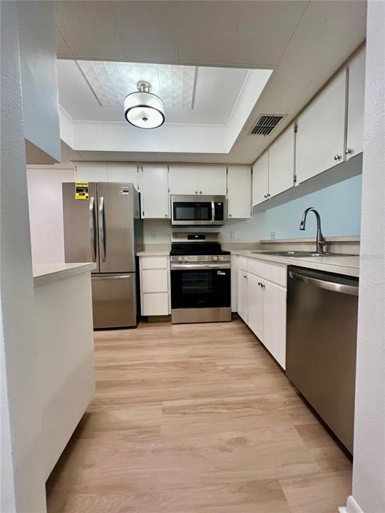 Active With Contract: $175,000 (2 beds, 2 baths, 930 Square Feet)