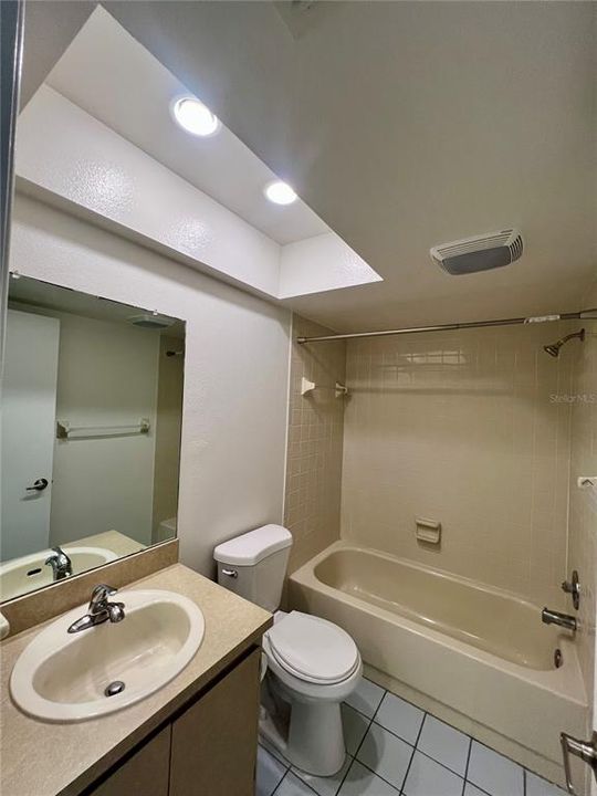 Active With Contract: $175,000 (2 beds, 2 baths, 930 Square Feet)