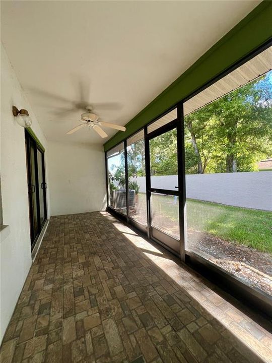 Active With Contract: $175,000 (2 beds, 2 baths, 930 Square Feet)