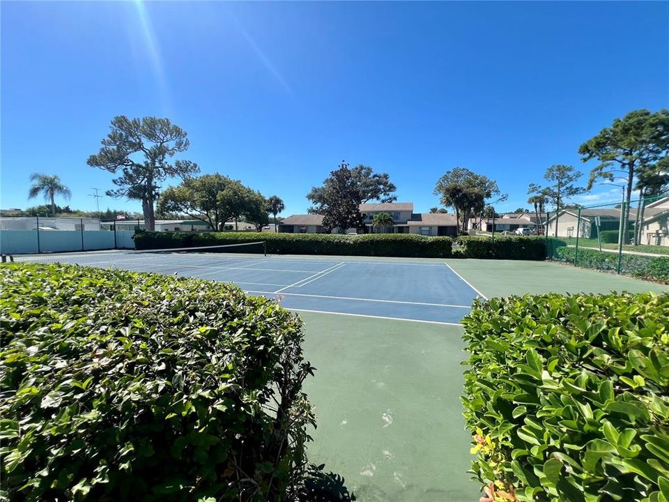 Active With Contract: $175,000 (2 beds, 2 baths, 930 Square Feet)