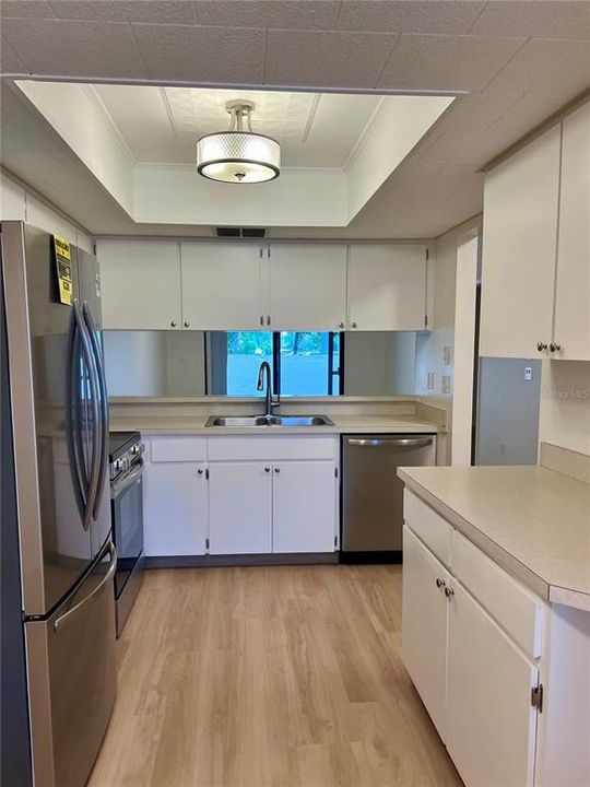 Active With Contract: $175,000 (2 beds, 2 baths, 930 Square Feet)