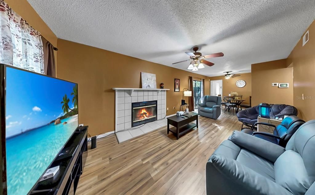 For Sale: $169,900 (2 beds, 2 baths, 912 Square Feet)