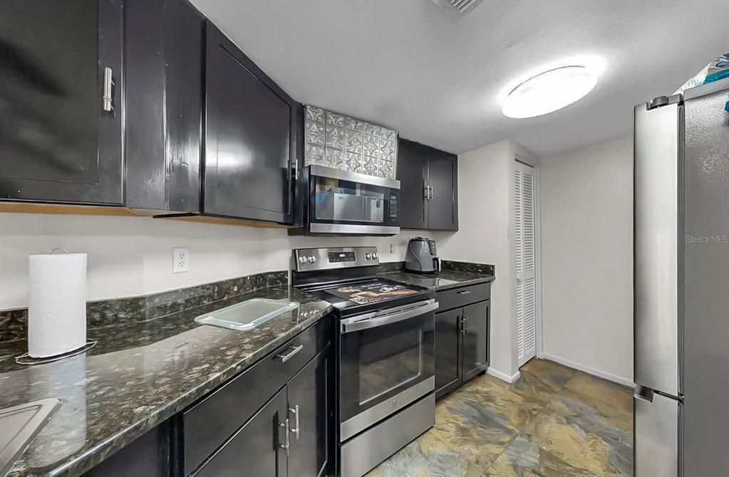 For Sale: $169,900 (2 beds, 2 baths, 912 Square Feet)