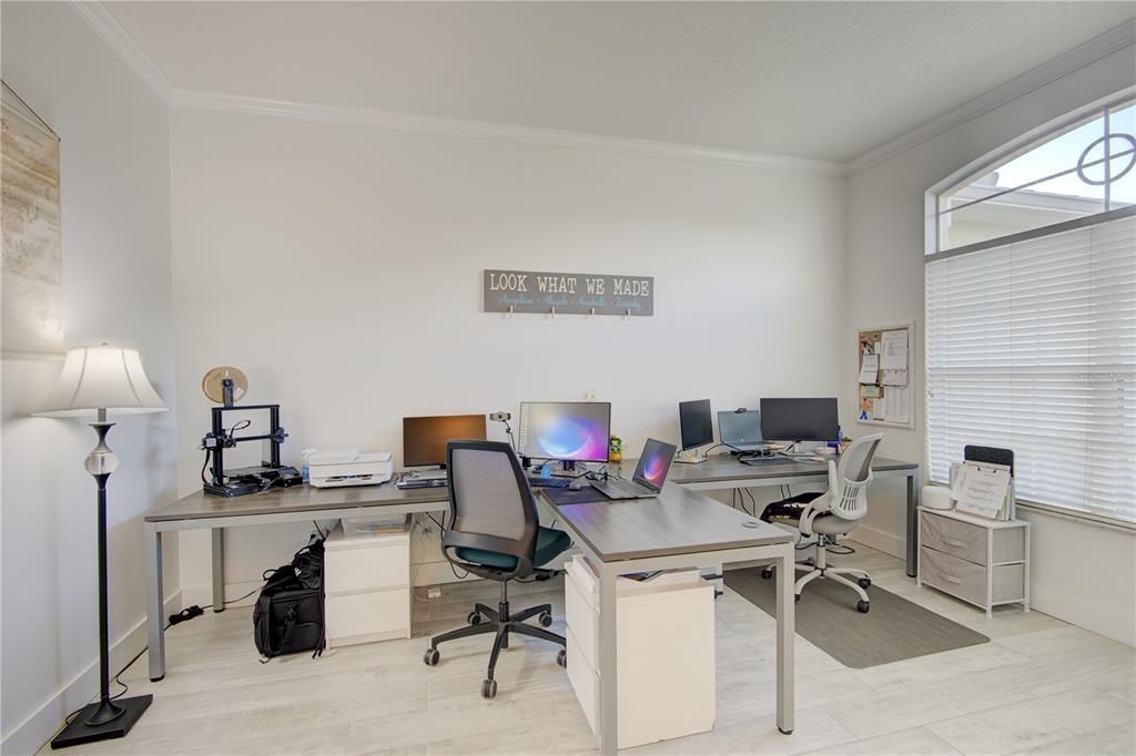 Activo con contrato: $635,000 (4 camas, 3 baños, 2397 Pies cuadrados)