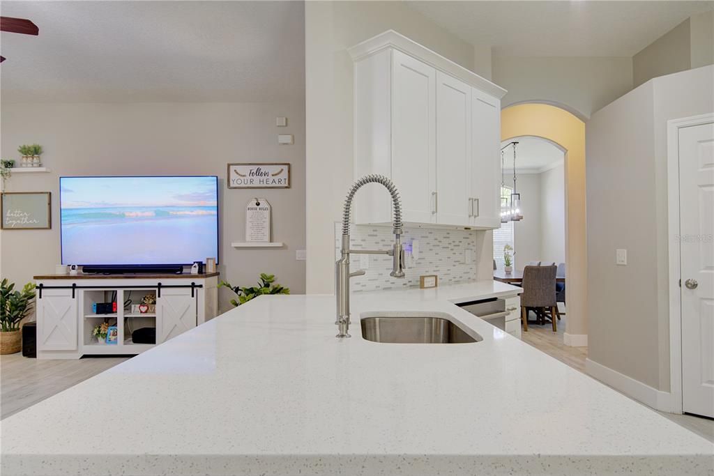 Activo con contrato: $635,000 (4 camas, 3 baños, 2397 Pies cuadrados)