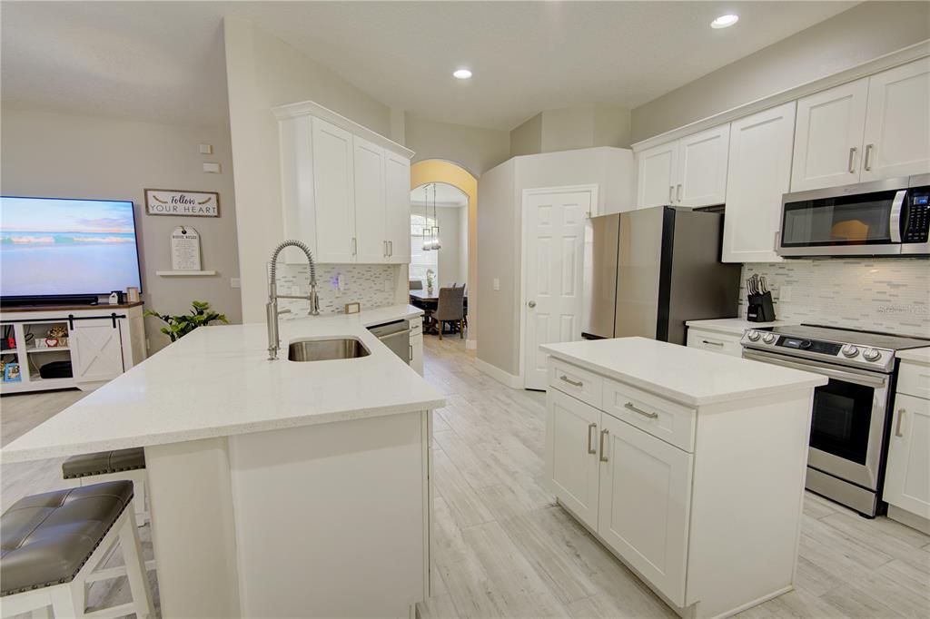 Activo con contrato: $635,000 (4 camas, 3 baños, 2397 Pies cuadrados)