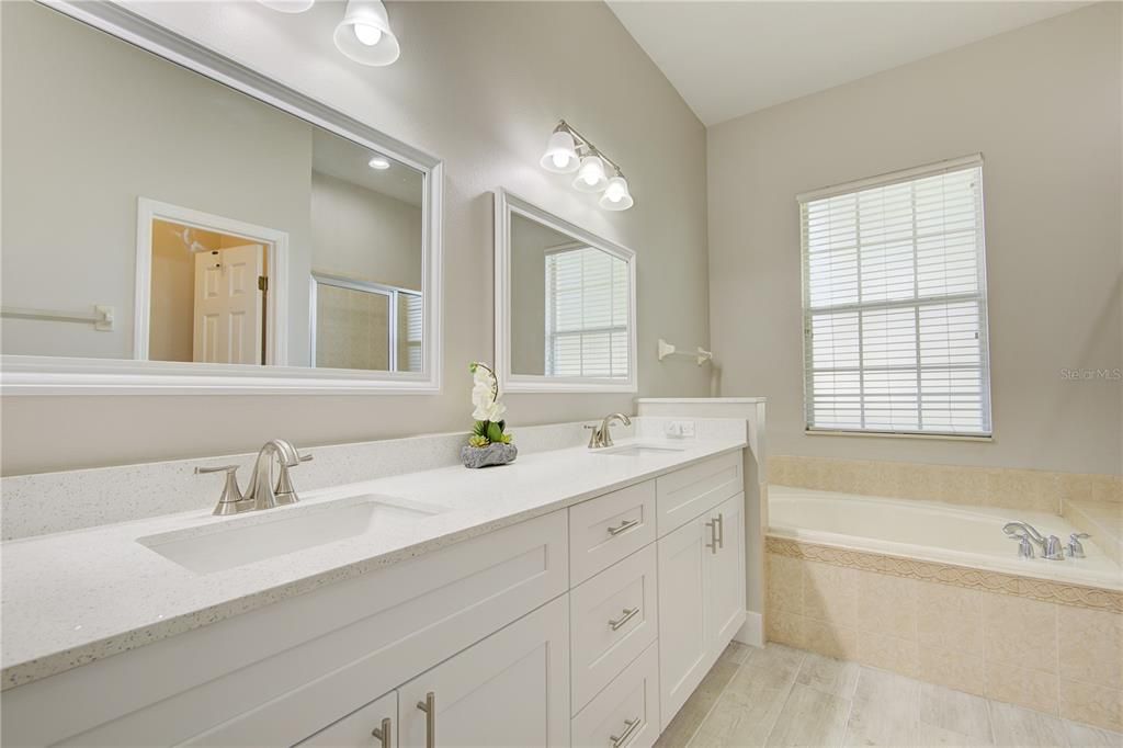 Activo con contrato: $635,000 (4 camas, 3 baños, 2397 Pies cuadrados)