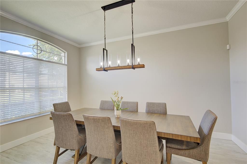 Activo con contrato: $635,000 (4 camas, 3 baños, 2397 Pies cuadrados)