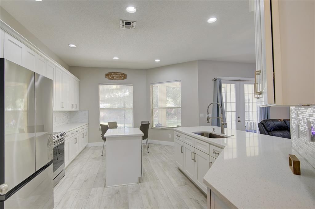 Activo con contrato: $635,000 (4 camas, 3 baños, 2397 Pies cuadrados)