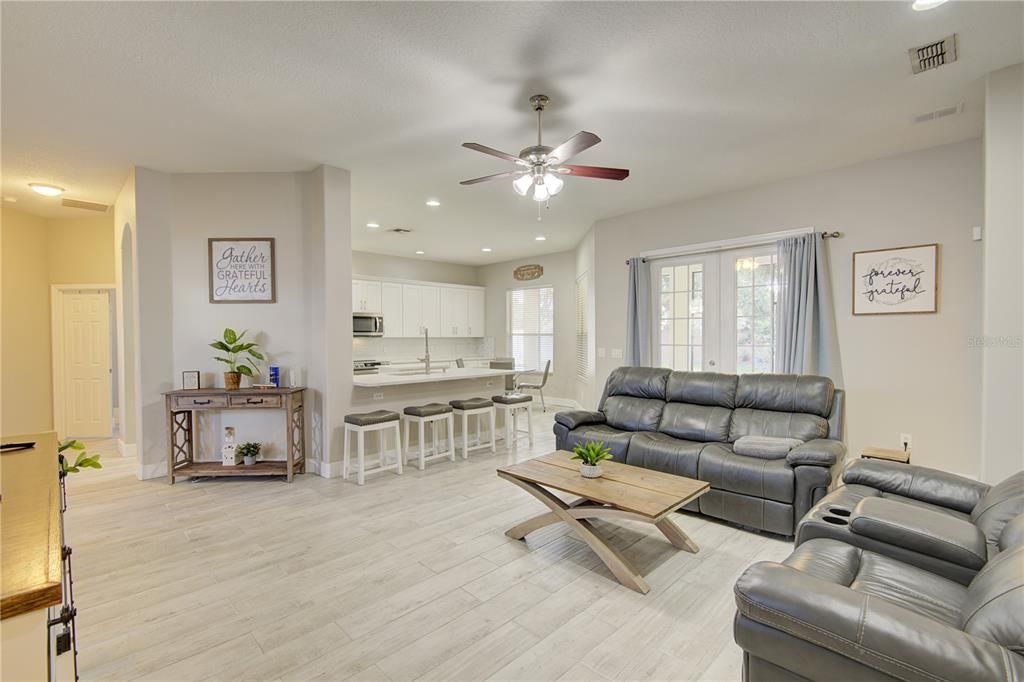 Activo con contrato: $635,000 (4 camas, 3 baños, 2397 Pies cuadrados)