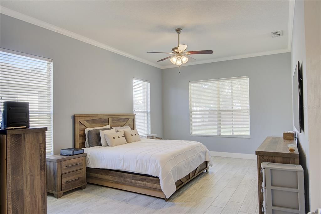 Activo con contrato: $635,000 (4 camas, 3 baños, 2397 Pies cuadrados)