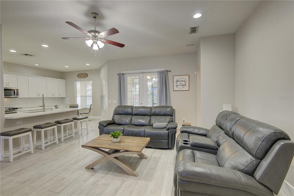 Activo con contrato: $635,000 (4 camas, 3 baños, 2397 Pies cuadrados)