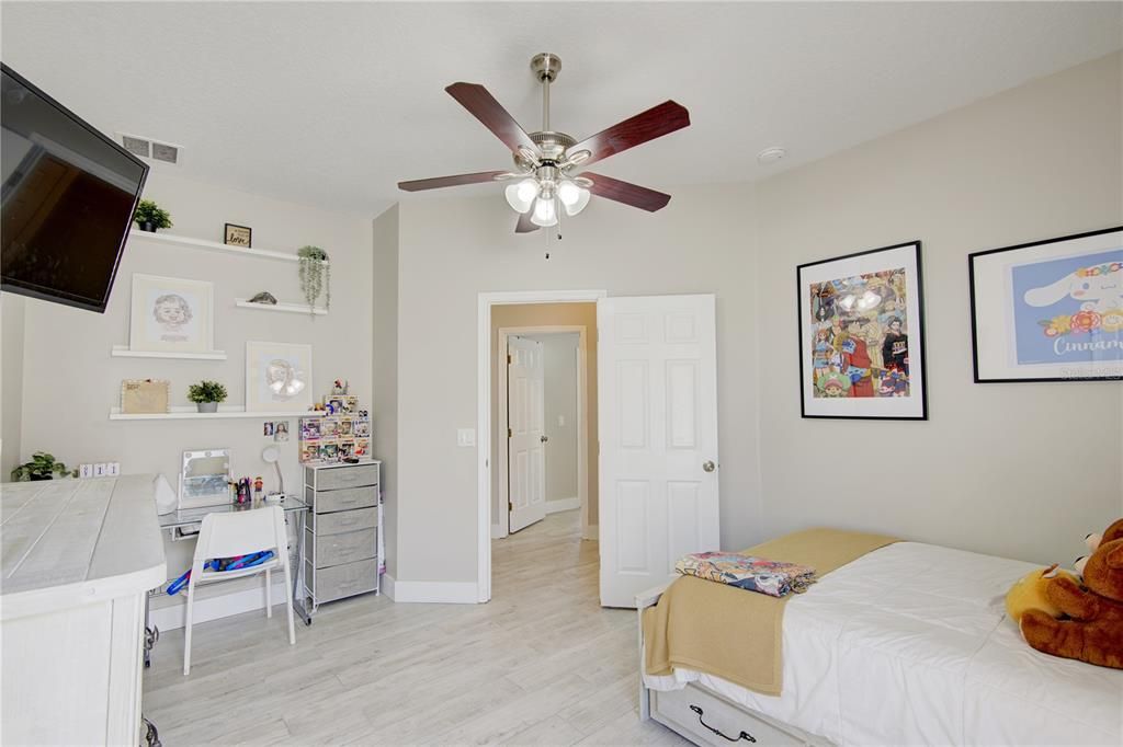 Activo con contrato: $635,000 (4 camas, 3 baños, 2397 Pies cuadrados)