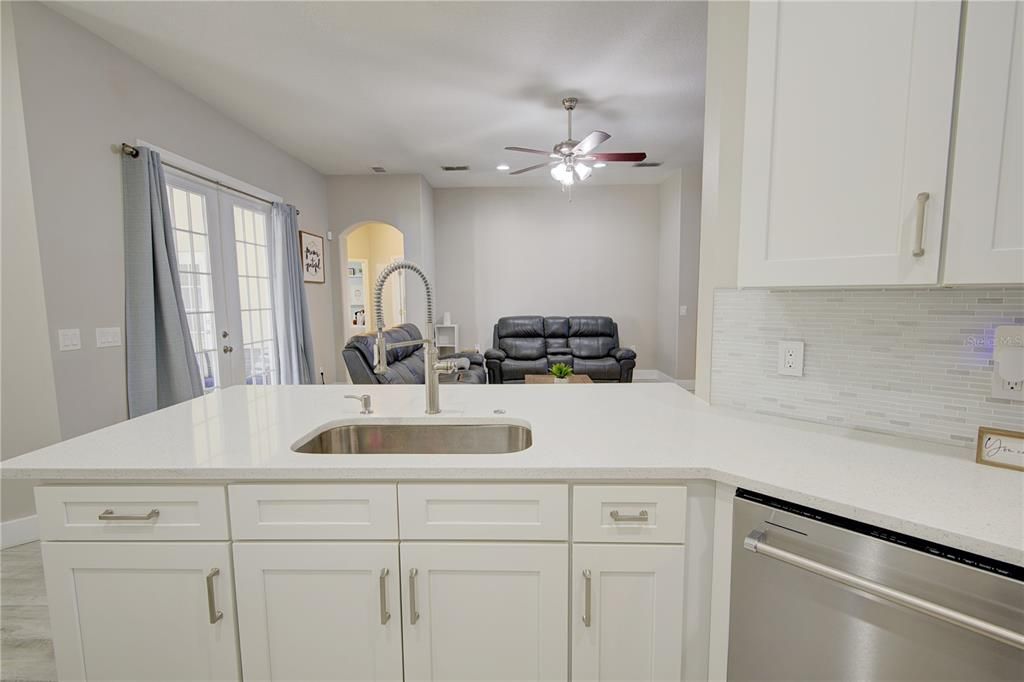 Activo con contrato: $635,000 (4 camas, 3 baños, 2397 Pies cuadrados)