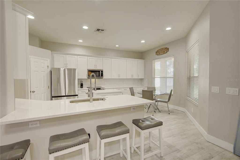 Activo con contrato: $635,000 (4 camas, 3 baños, 2397 Pies cuadrados)