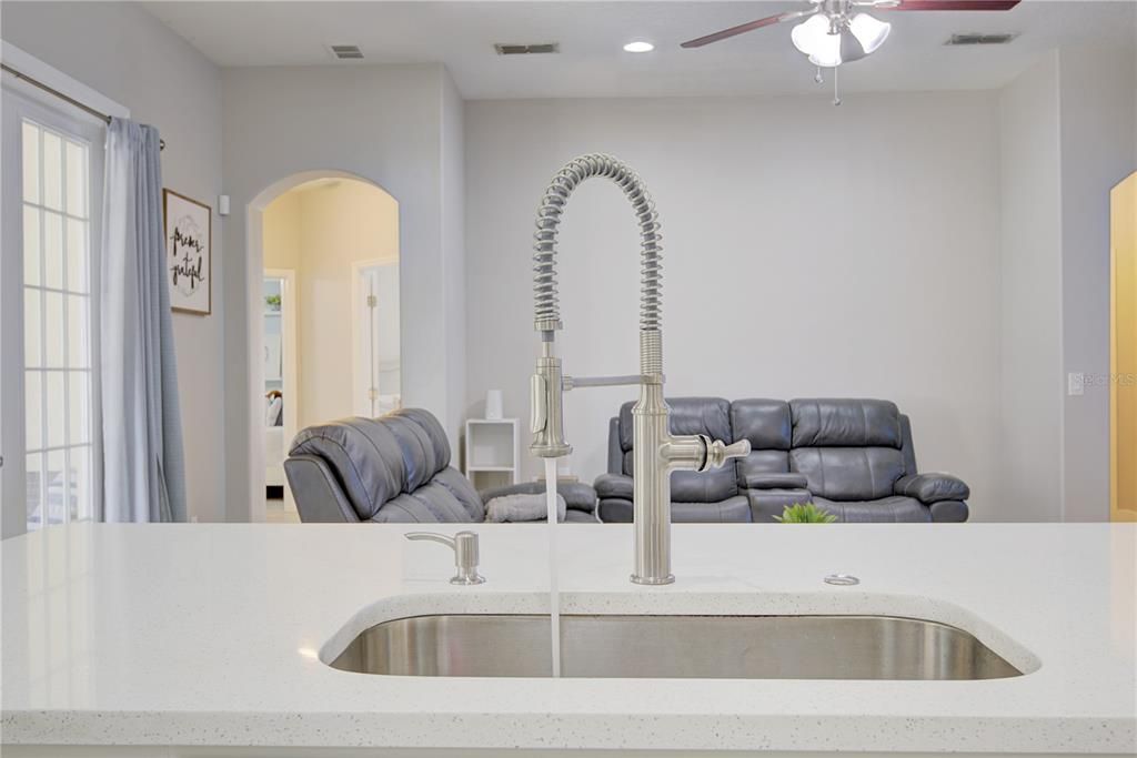 Activo con contrato: $635,000 (4 camas, 3 baños, 2397 Pies cuadrados)