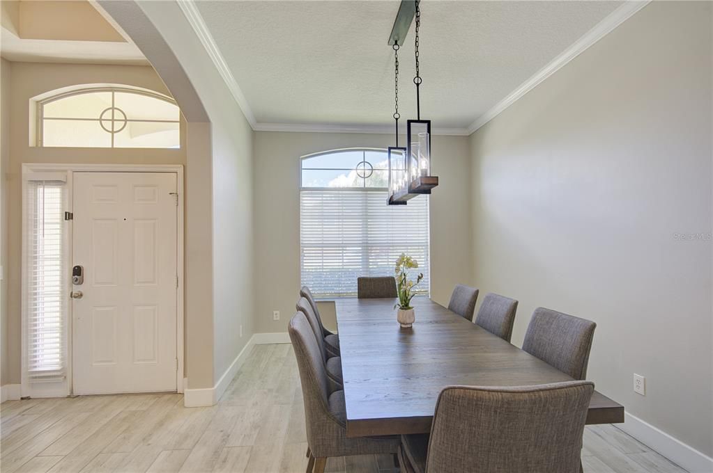 Activo con contrato: $635,000 (4 camas, 3 baños, 2397 Pies cuadrados)