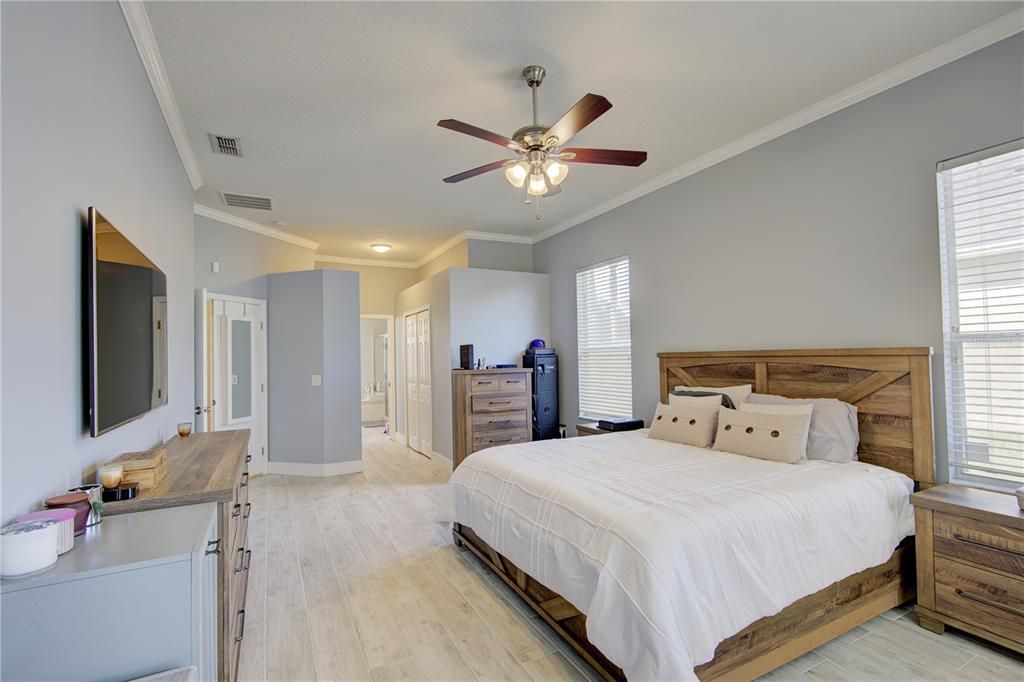 Activo con contrato: $635,000 (4 camas, 3 baños, 2397 Pies cuadrados)