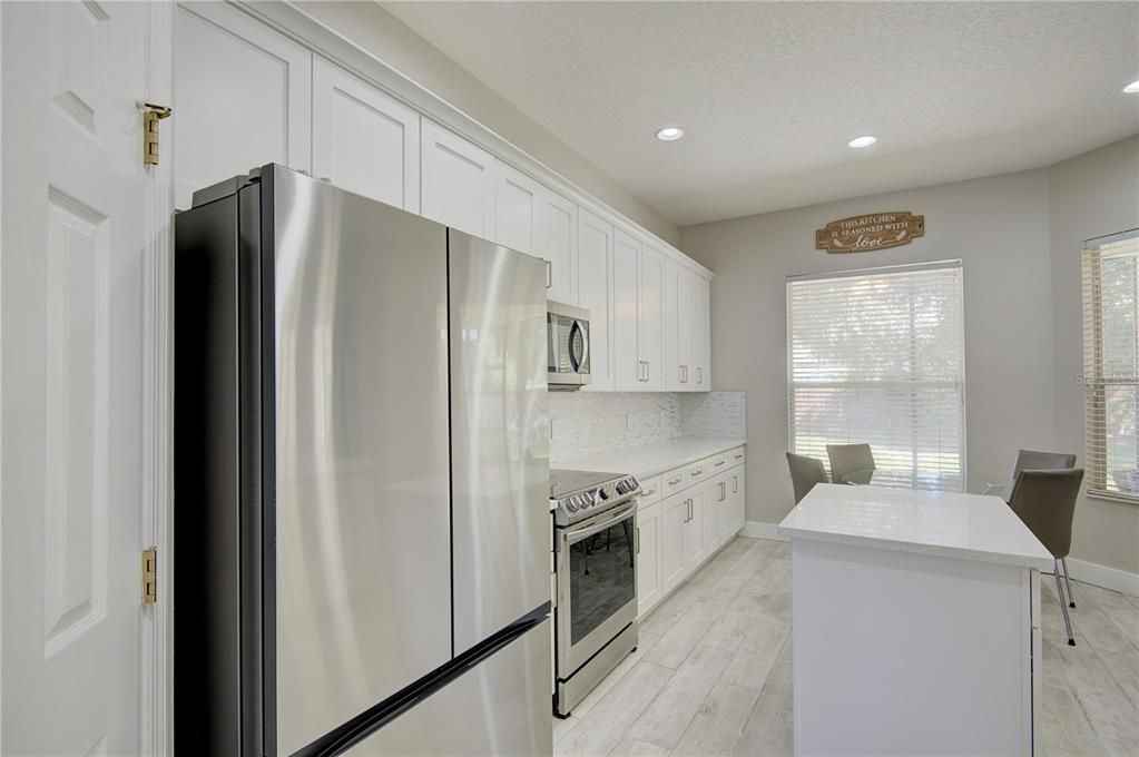 Activo con contrato: $635,000 (4 camas, 3 baños, 2397 Pies cuadrados)