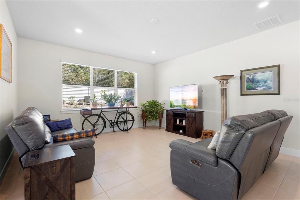 For Sale: $389,500 (4 beds, 2 baths, 1844 Square Feet)