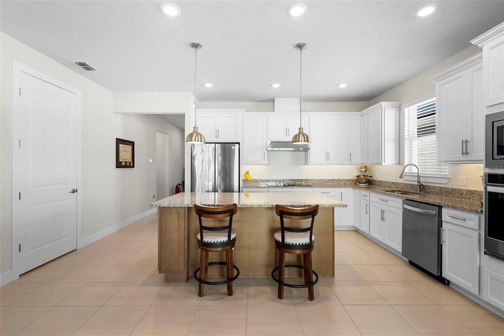 For Sale: $389,500 (4 beds, 2 baths, 1844 Square Feet)