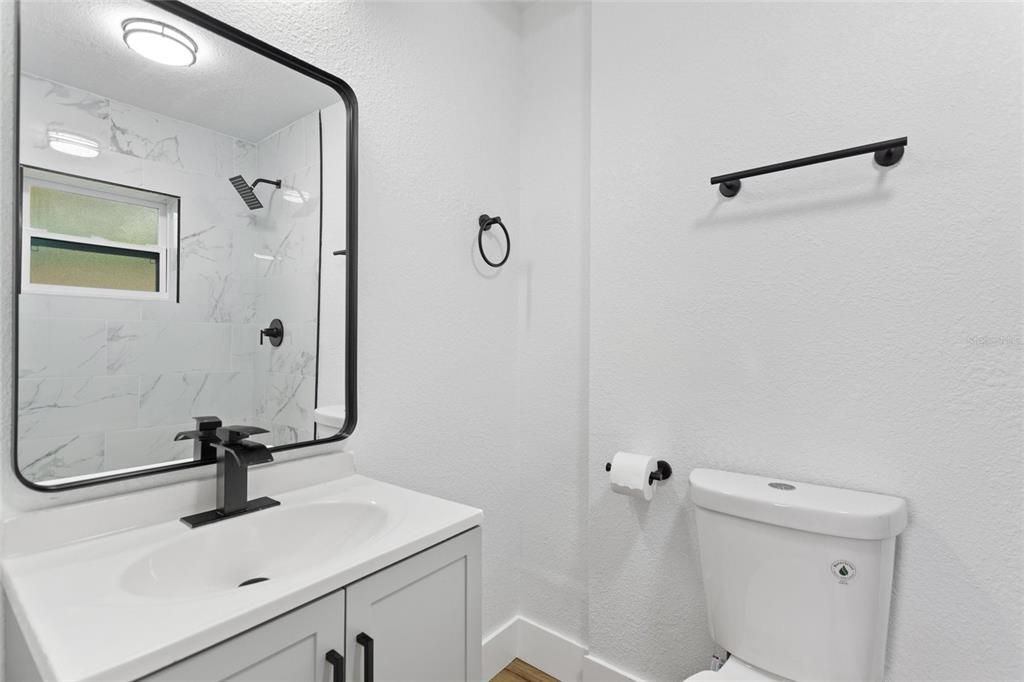 合同活跃: $325,000 (3 贝兹, 3 浴室, 1172 平方英尺)