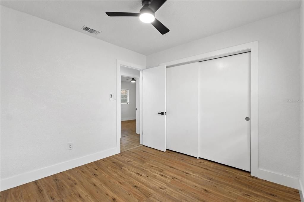 合同活跃: $325,000 (3 贝兹, 3 浴室, 1172 平方英尺)