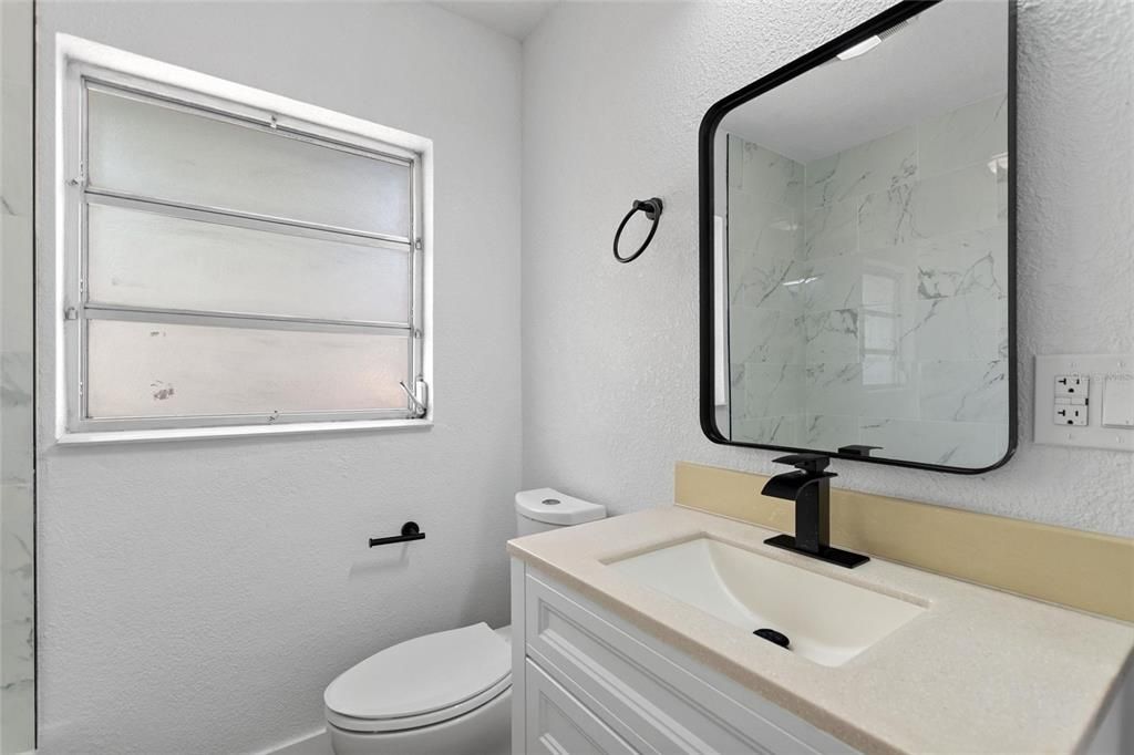 合同活跃: $325,000 (3 贝兹, 3 浴室, 1172 平方英尺)