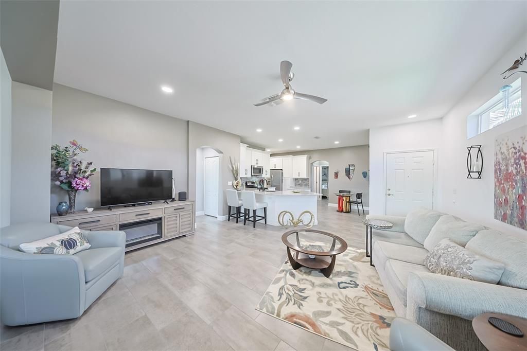 待售: $349,900 (3 贝兹, 2 浴室, 1429 平方英尺)