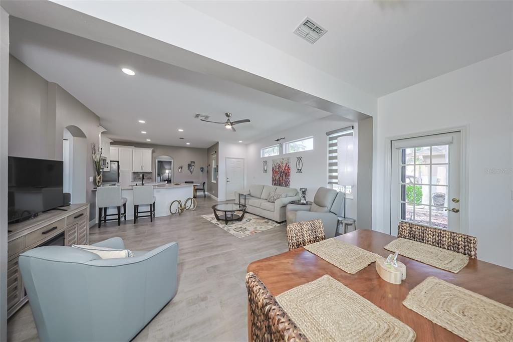 待售: $349,900 (3 贝兹, 2 浴室, 1429 平方英尺)