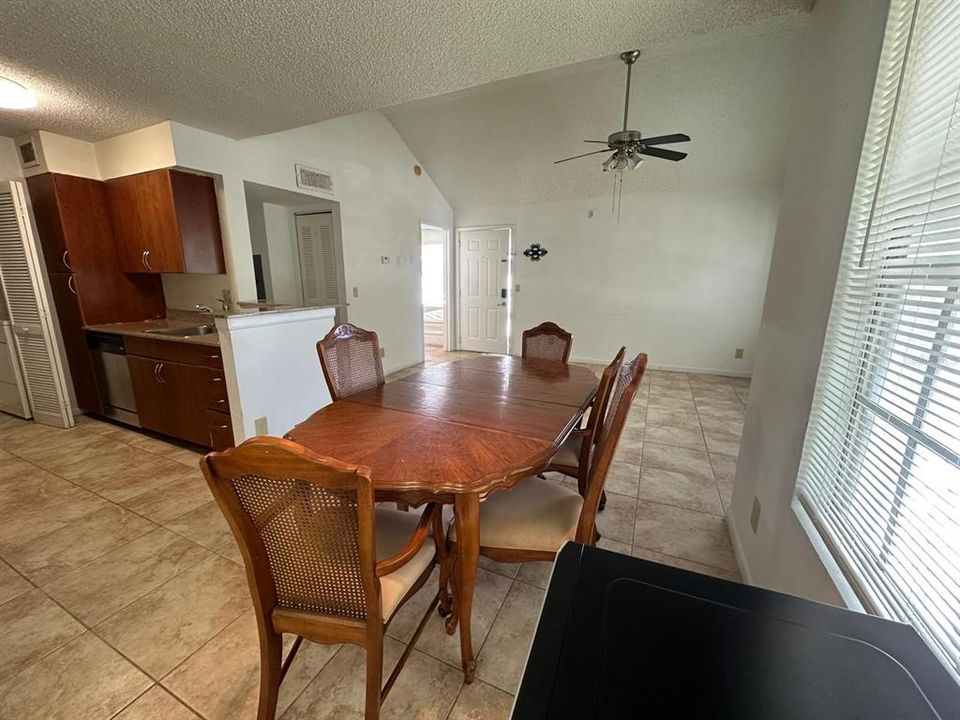 For Sale: $230,000 (2 beds, 2 baths, 1067 Square Feet)