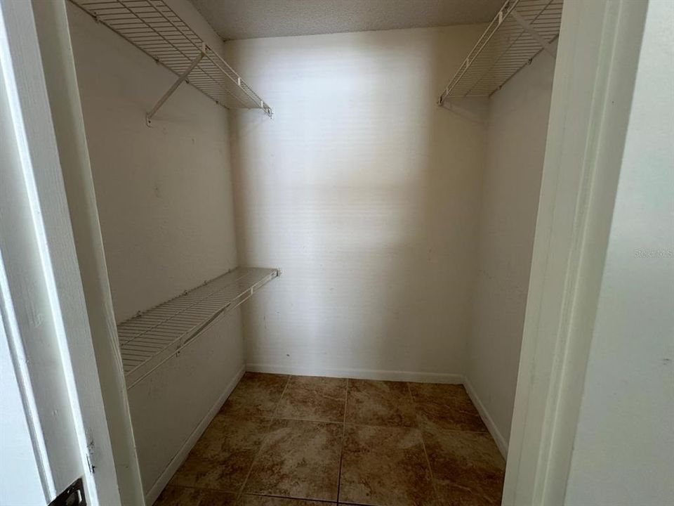 For Sale: $230,000 (2 beds, 2 baths, 1067 Square Feet)