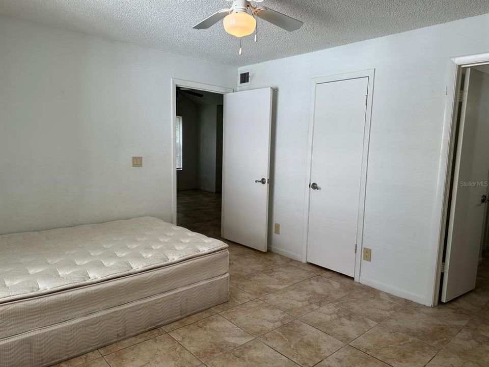 For Sale: $230,000 (2 beds, 2 baths, 1067 Square Feet)