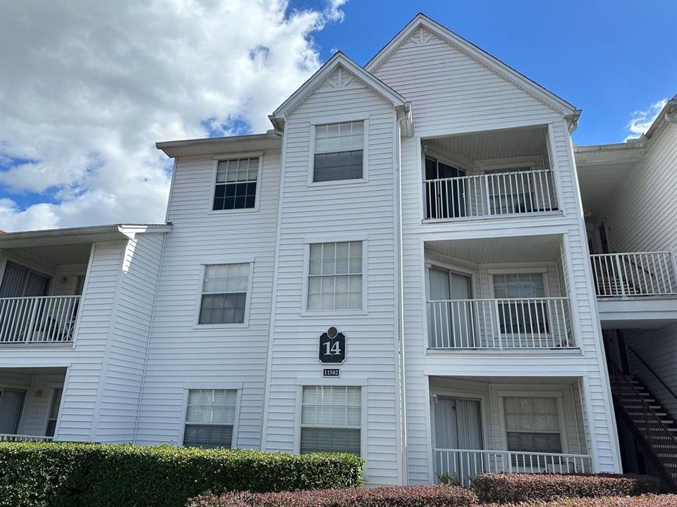 For Sale: $230,000 (2 beds, 2 baths, 1067 Square Feet)