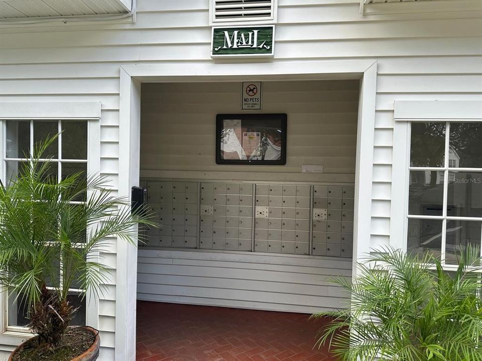 For Sale: $230,000 (2 beds, 2 baths, 1067 Square Feet)