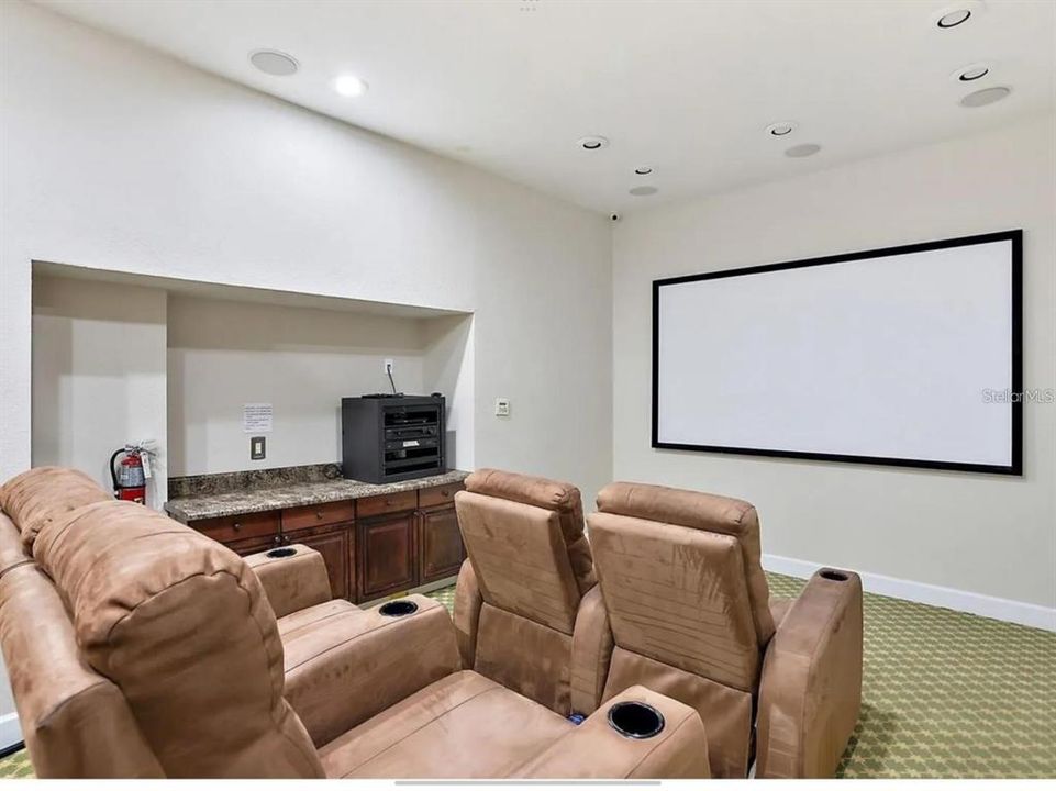 For Sale: $230,000 (2 beds, 2 baths, 1067 Square Feet)