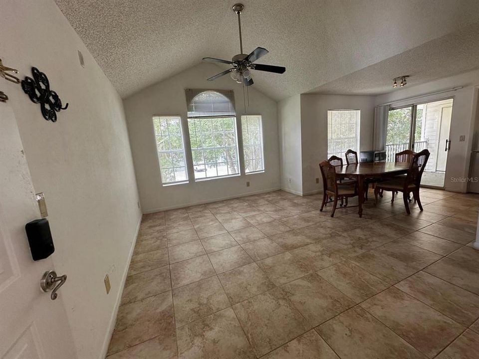 For Sale: $230,000 (2 beds, 2 baths, 1067 Square Feet)