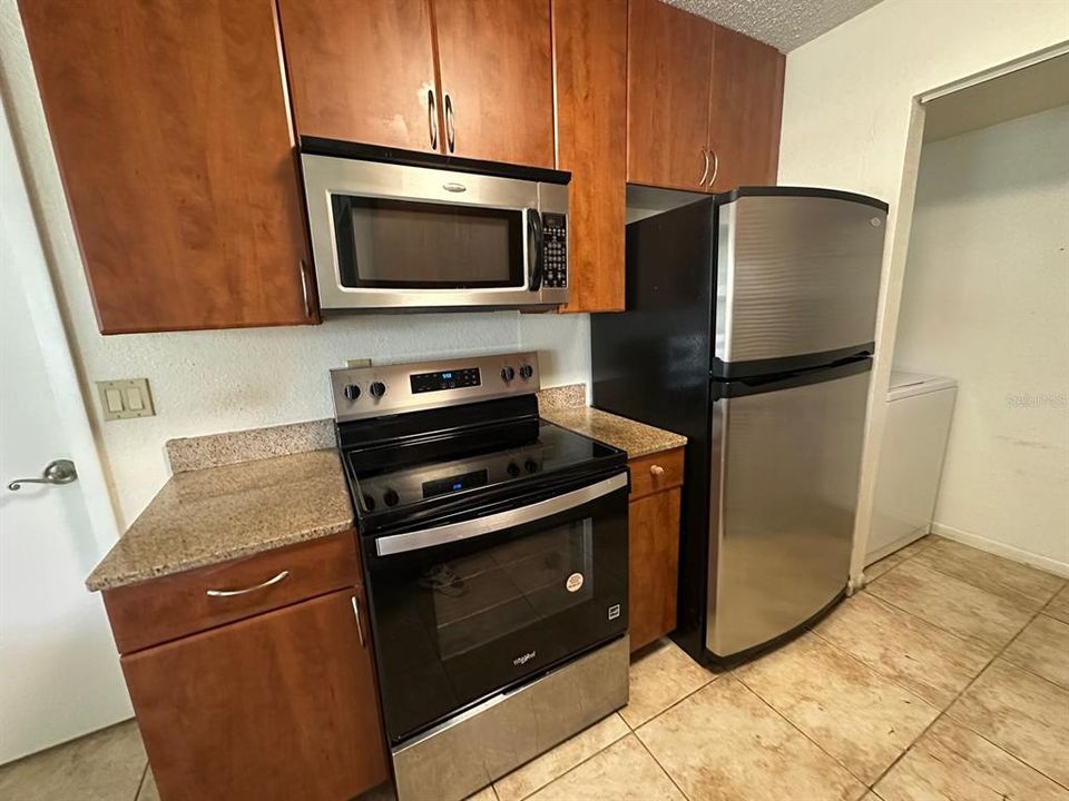 For Sale: $230,000 (2 beds, 2 baths, 1067 Square Feet)