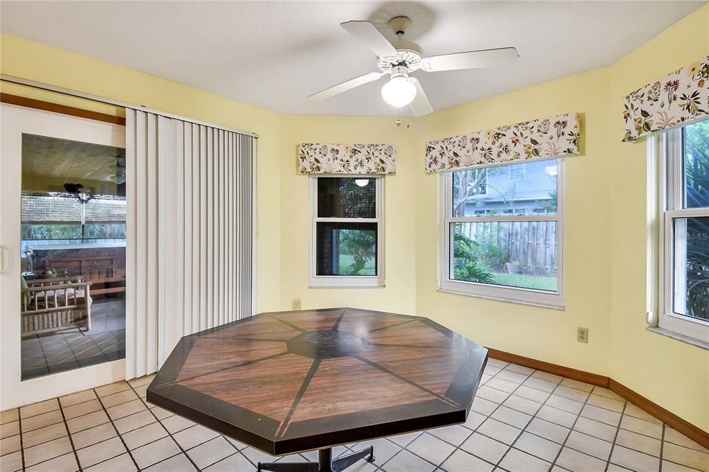 待售: $680,000 (3 贝兹, 2 浴室, 1820 平方英尺)