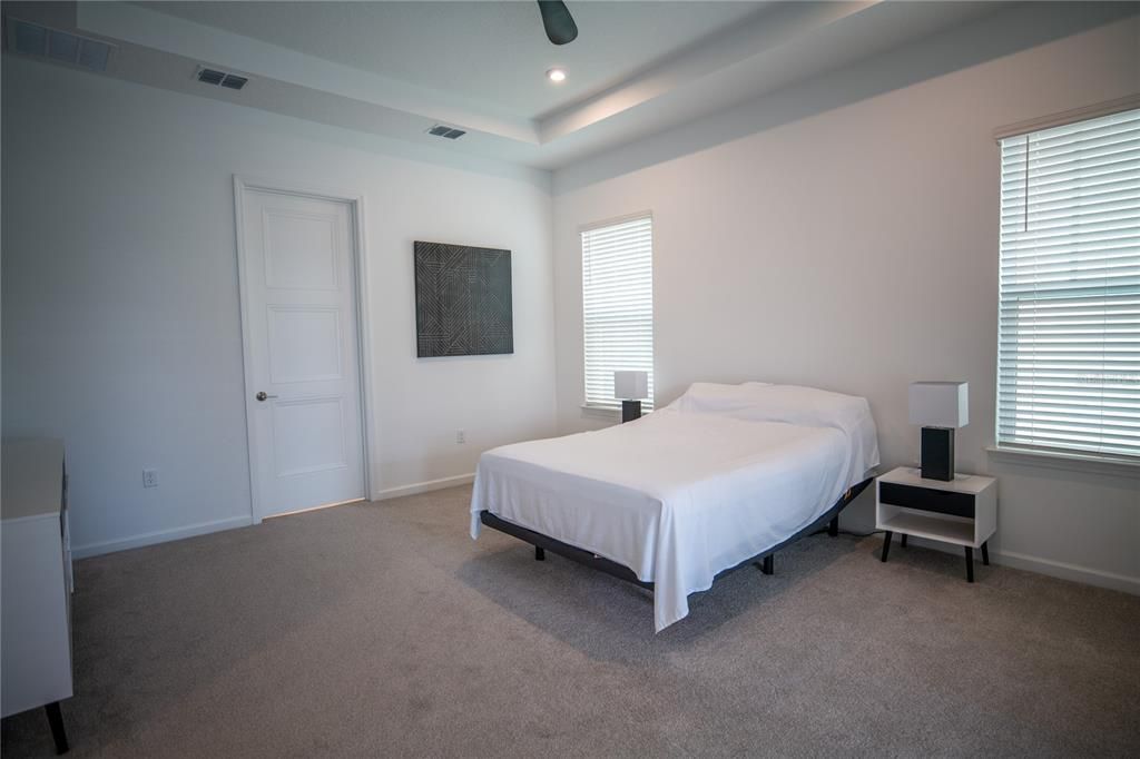 En Venta: $1,289,000 (5 camas, 4 baños, 3292 Pies cuadrados)