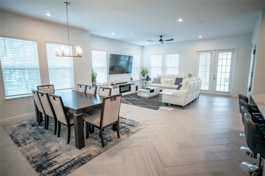 En Venta: $1,289,000 (5 camas, 4 baños, 3292 Pies cuadrados)