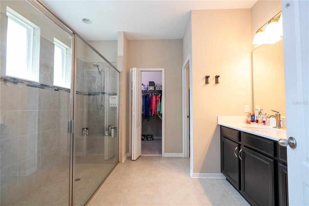 For Sale: $530,000 (3 beds, 2 baths, 1864 Square Feet)