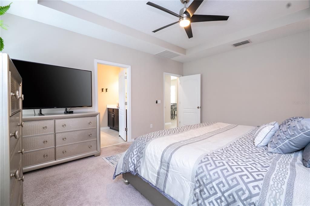 For Sale: $530,000 (3 beds, 2 baths, 1864 Square Feet)