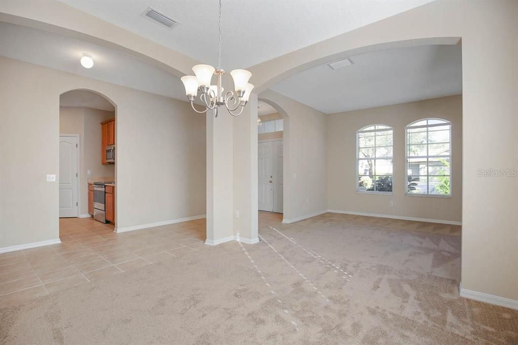 出租: $2,600 (4 贝兹, 3 浴室, 2220 平方英尺)