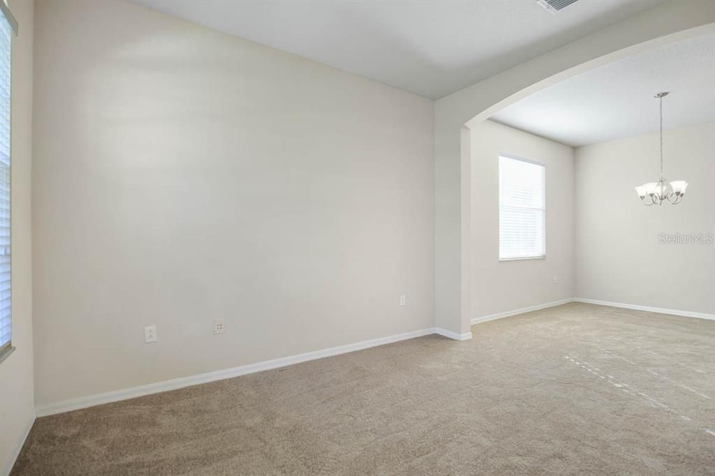 出租: $2,600 (4 贝兹, 3 浴室, 2220 平方英尺)