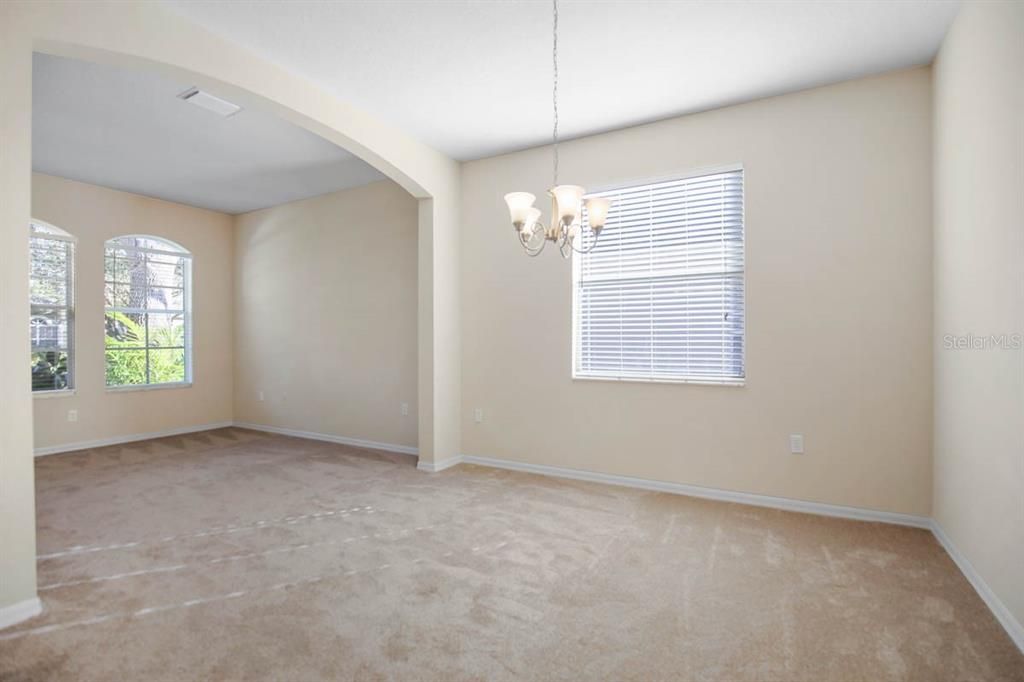 出租: $2,600 (4 贝兹, 3 浴室, 2220 平方英尺)