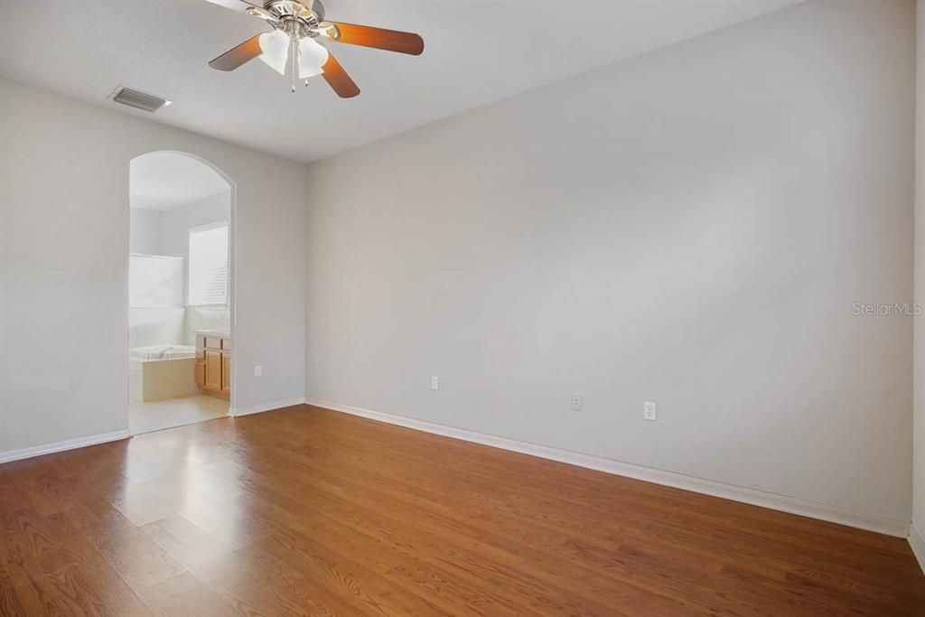 出租: $2,600 (4 贝兹, 3 浴室, 2220 平方英尺)