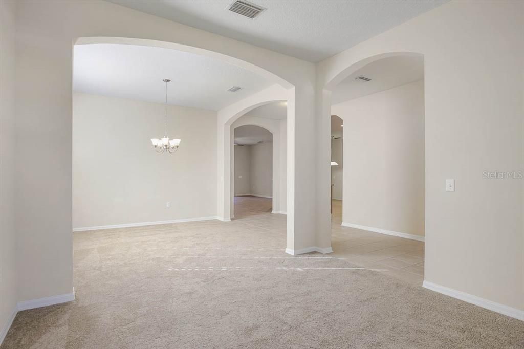 出租: $2,600 (4 贝兹, 3 浴室, 2220 平方英尺)